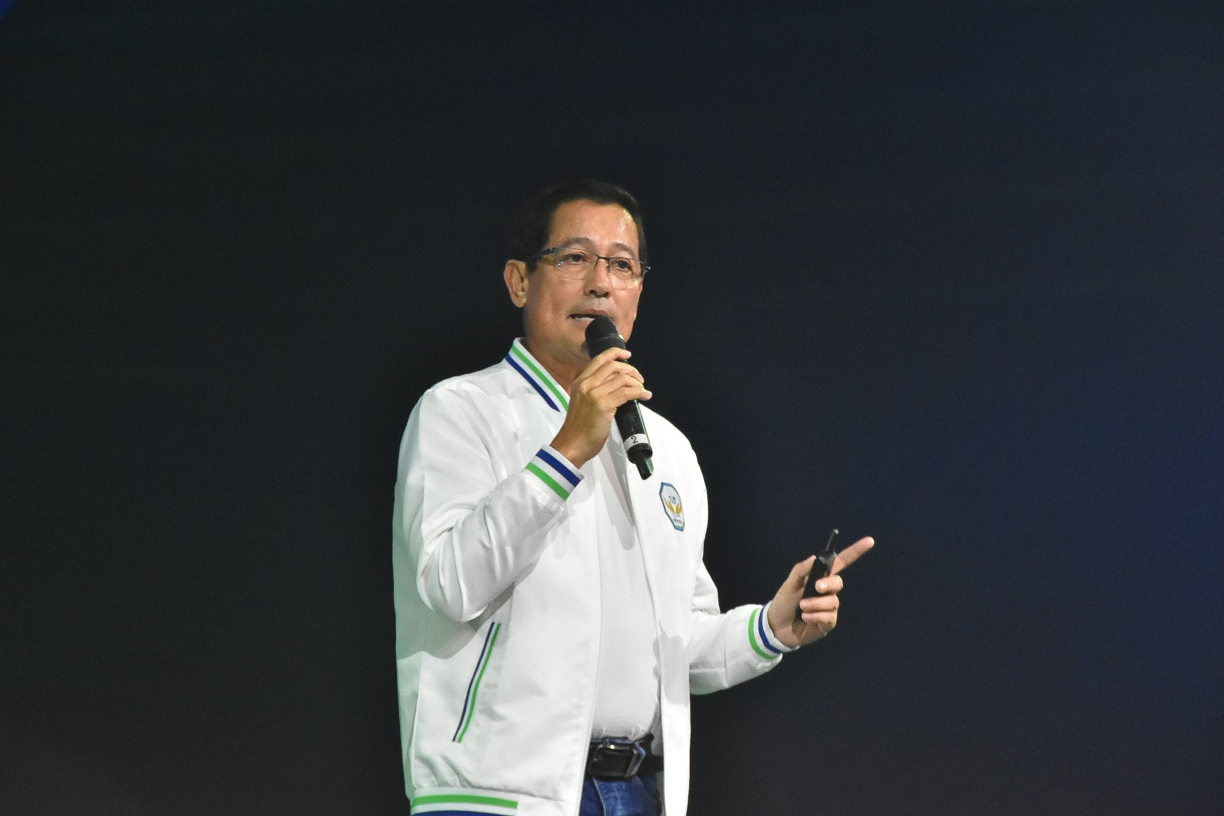 อนุดิษฐ์ นาครทรรพ 