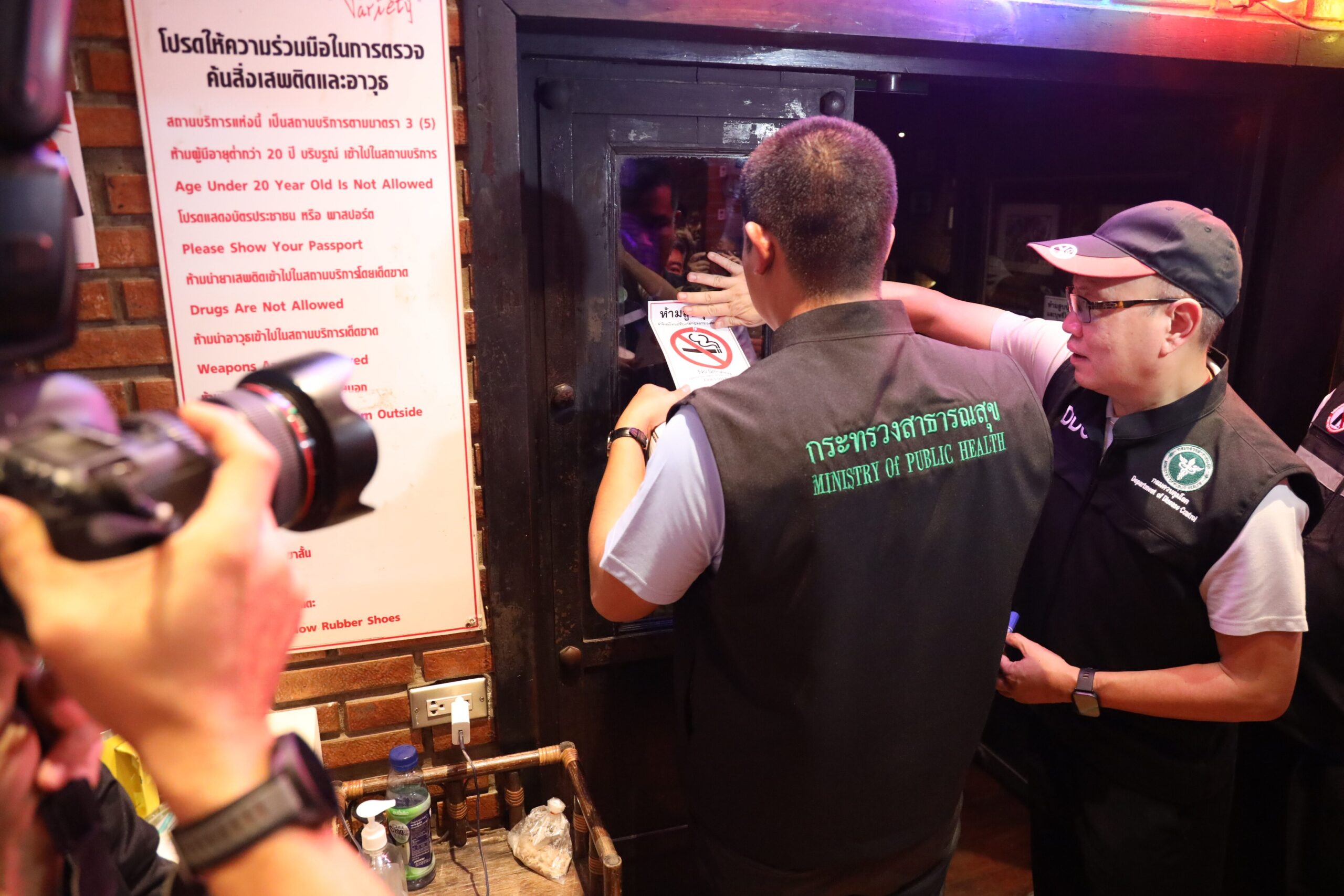 Deputy health minister inspects Khao San Road to boost tourist confidence | News by Thaiger