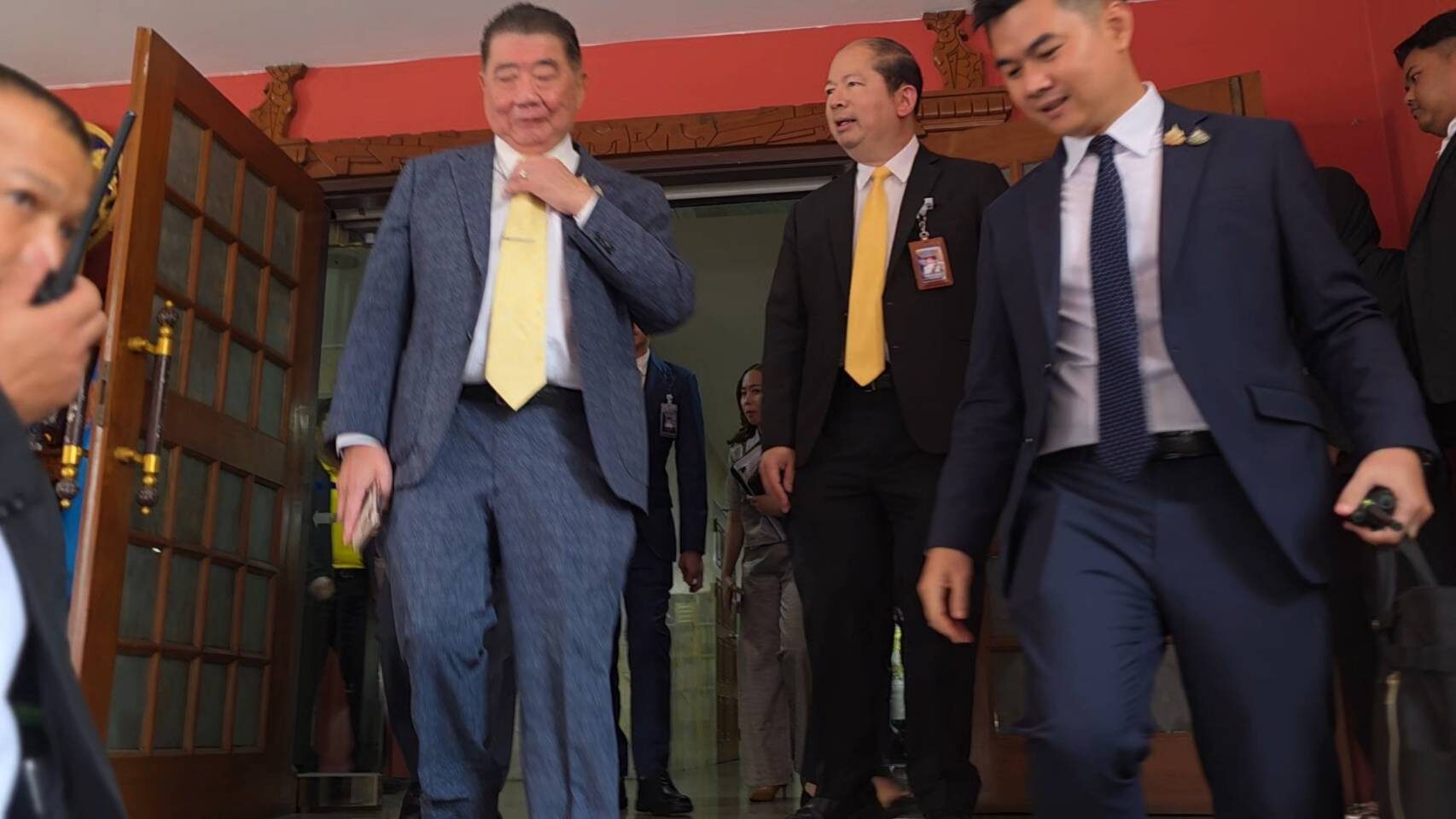 ภูมิธรรม เวชยชัย