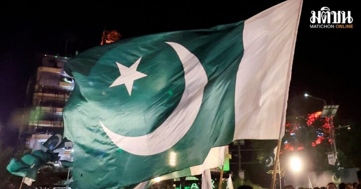 People attend Pakistan's Independence Day celebration in Lahore