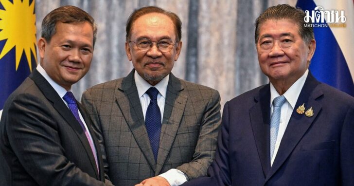 FILE PHOTO: Malaysia's Prime Minister Ibrahim, Cambodia's Prime Minister Manet and Thailand's acting Prime Minister Wechayachai take part in mediation talks, in Putrajaya