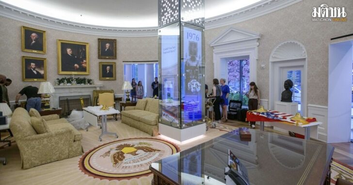 Trump Oval Office Replica