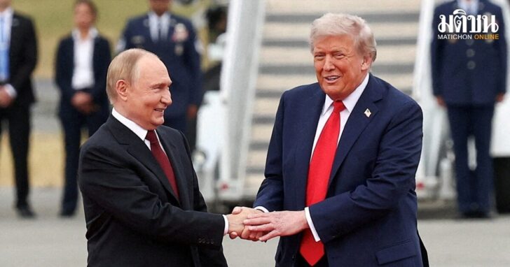 FILE PHOTO: U.S. President Trump meets with Russian President Putin in Alaska