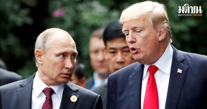 FILE PHOTO: U.S. President Donald Trump and Russia's President Vladimir Putin talk during the family photo session at the APEC Summit in Danang, Vietnam