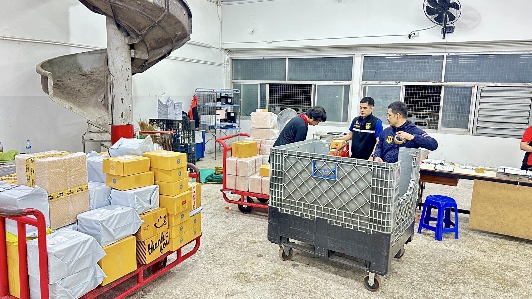 Songkhla customs seize illegal cigarettes, e-cigarettes, and hookah | News by Thaiger