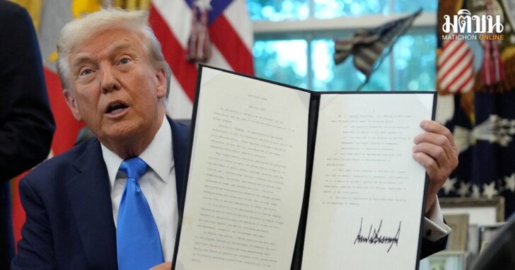U.S. President Donald Trump signs executive orders in the Oval Office at the White House in Washington