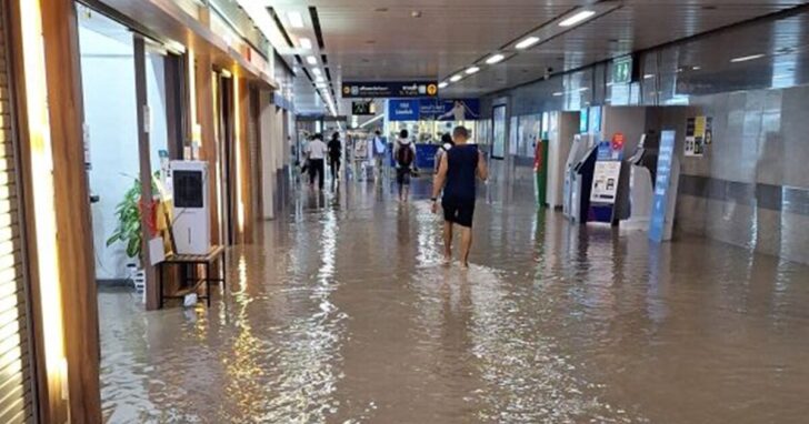 สั่งAIAหยุด-น้ำท่วมMRT-01