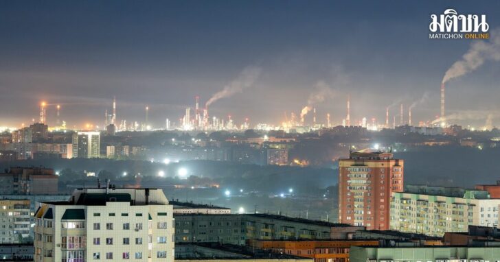 Steam rises from chimneys of an oil refinery in Omsk