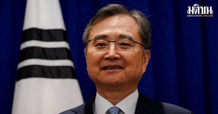 FILE PHOTO: South Korean Foreign Minister Cho Hyun arrives for a meeting with U.S. Secretary of State Marco Rubio and Japanese Foreign Minister Iwaya Takeshi in New York