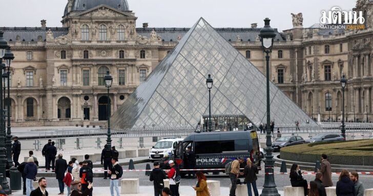 Police stand near the pyramid of the Louvre museum after reports of a robbery, in Paris