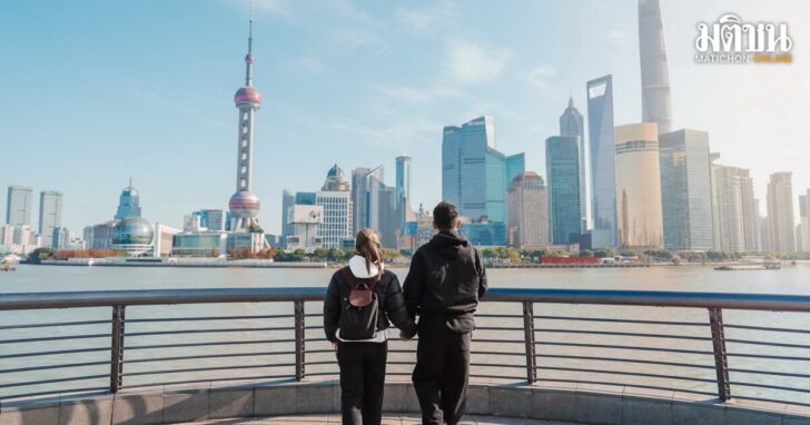 Couple traveler visiting in Shanghai, China. Tourists sightseein
