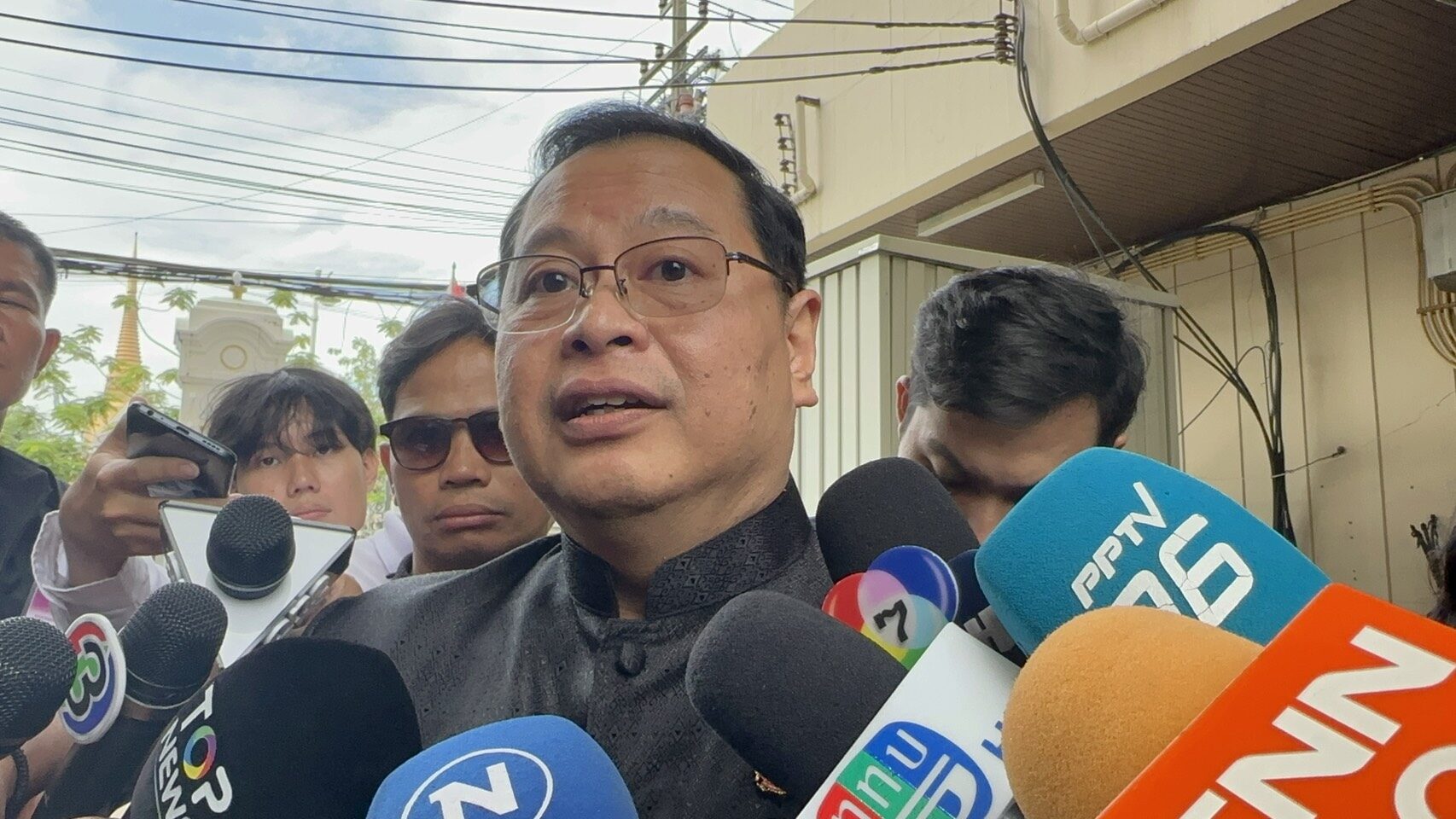 ปกรณ์ นิลประพันธ์ 