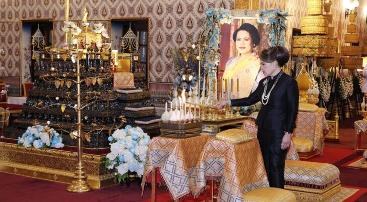 ทูลกระหม่อมฯ ทรงบำเพ็ญพระราชกุศลถวายพระบรมศพ พระพันปีหลวง