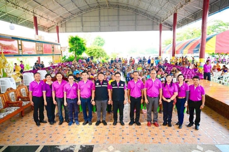 ผู้บริหารการไฟฟ้าส่วนภูมิภาค มอบถุงยังชีพให้ผู้ประสบอุทกภัย ที่วัดโบสถ์ อำเภอเสนา จังหวัดพระนครศรีอยุธยา