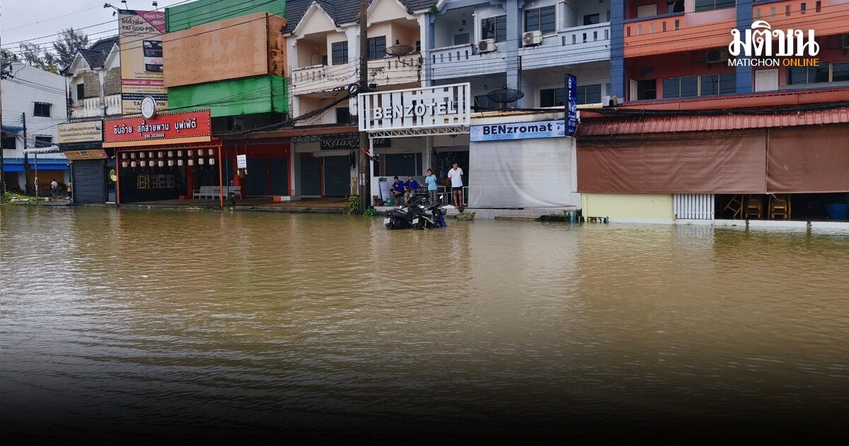 พังงาอ่วม หลังฝนถล่มทั้งคืน บางเนียงหนักสุด รถเล็กสัญจรลําบาก