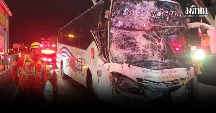 นักศึกษาม.ดัง 70 ชีวิตระทึก! รถบัสพุ่งชนกัน คนขับดับสลดคามอเตอร์เวย์ เผยสาเหตุ