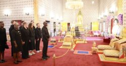 ‘คิปโชเก้’ กราบถวายบังคมพระบรมศพ ‘พระพันปีหลวง’ ณ พระที่นั่งดุสิตมหาปราสาท