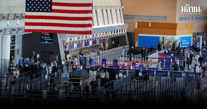 2025-11-07T154012Z_482387684_RC2QRHAJ6EHV_RTRMADP_3_USA-SHUTDOWN-AIR-TRAVEL