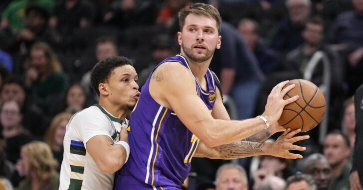 NBA: Los Angeles Lakers at Milwaukee Bucks