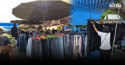ตลาดผ้ากระสอบสตูล ยอดขายพุ่งกว่าเท่าตัว ชาวบ้านแห่ซื้อเสื้อผ้าขาว-ดำร่วมถวายความอาลัย พระพันปีหลวง