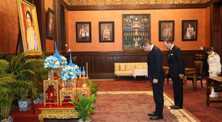 รมช.กลาโหม อิตาลี ถวายสักการะ พระพันปีหลวง