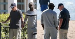 ภาพล่าสุด บรูซ วิลลิส เดินจับมือผู้ดูแล ชมทะเลในแอลเอ หลังเผชิญโรคสมองเสื่อม 3 ปี บรูซ วิลลิส