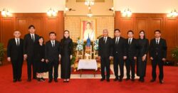 นวลพรรณ นำคณะสมาคมฟุตบอล เข้าถวายสักการะพระบรมศพ พระพันปีหลวง