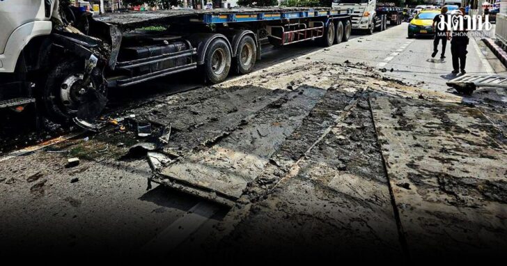 แยกบางขุนนนท์ติดหนัก! พ่วง18ล้อ ชนจยย.-รถยนต์ หน้าห้างดังจรัญฯ แผ่นเหล็กตกขวางถนนทุกช่องทาง