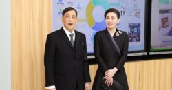 ในหลวง-พระราชินี ทอดพระเนตรศูนย์พัฒนาเทคโนโลยีและทรัพยากรด้านการศึกษา