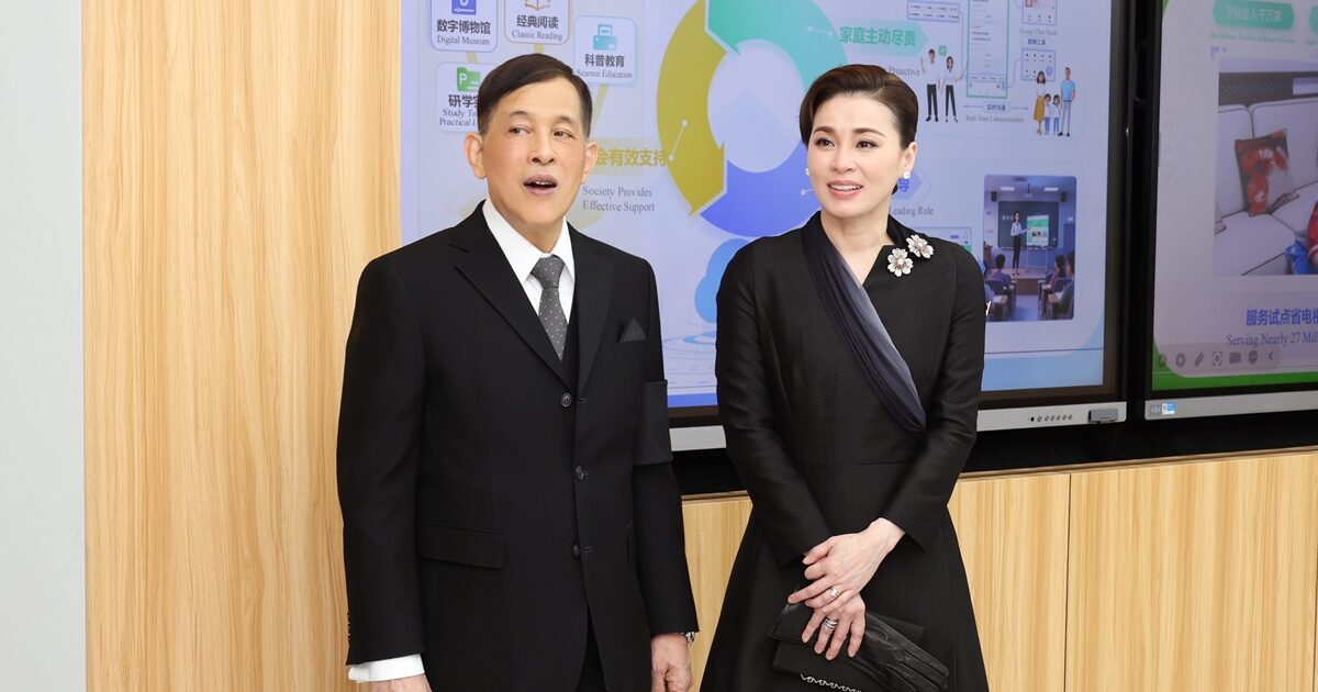 ในหลวง-พระราชินี ทอดพระเนตรศูนย์พัฒนาเทคโนโลยีและทรัพยากรด้านการศึกษา