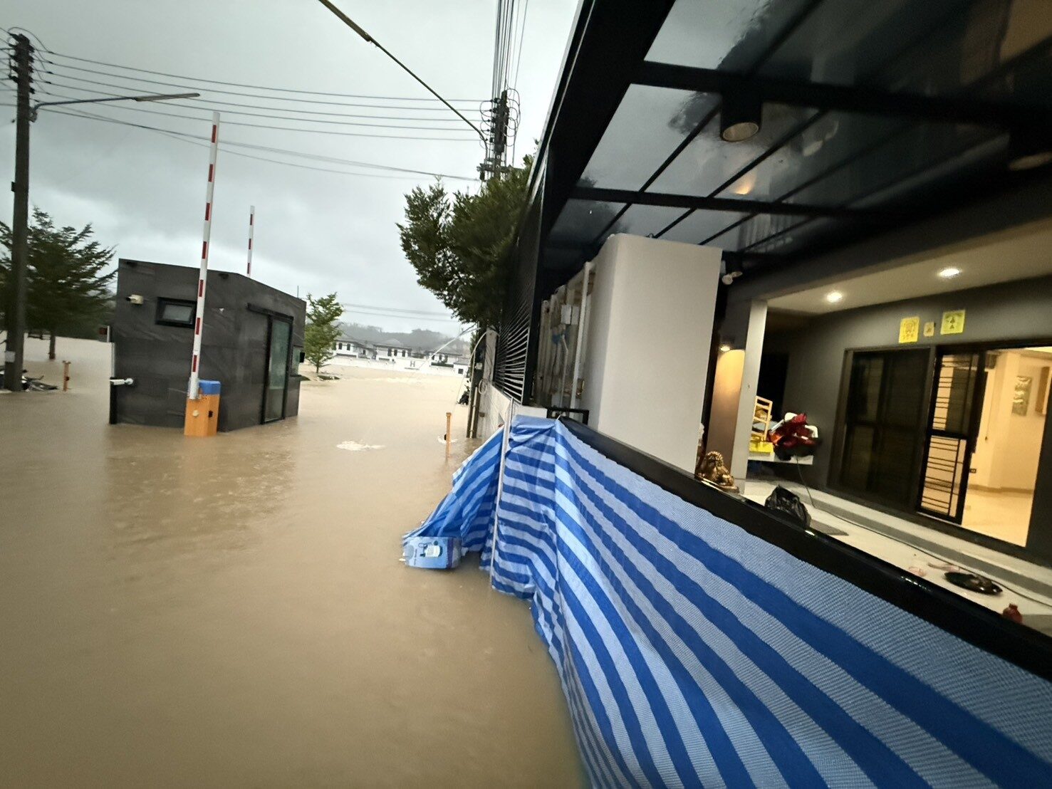 บ้านเดียวรอดน้ำท่วมหาดใหญ่ 