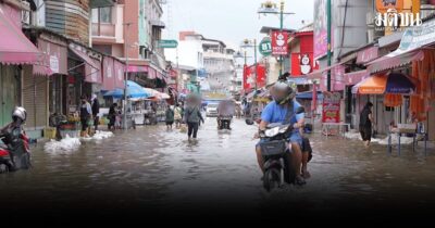 ตลาดแม่กลอง เงียบเหงา น้ำทะลักเข้าท่วม นักท่องเที่ยวไม่สามารถเดินจับจ่ายซื้อของได้