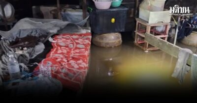 สุดสลด น้ำท่วมบ้าน ชายชาวปทุม ต้องนอนบนโฟม ก่อนพลัดตกน้ำกลางดึก เสียชีวิต