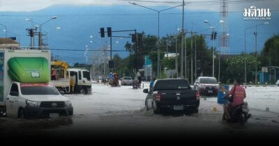 สว่างอารมณ์อ่วม มวลน้ำทะลักท่วมใจกลางอำเภอ บ้านเรือน ย่านเศรษฐกิจกระทบ โรงเรียนประกาศปิด