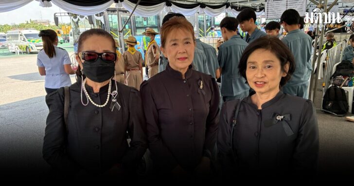 หญิงชาวปทุม-ถวายสักการะพระบรมศพ