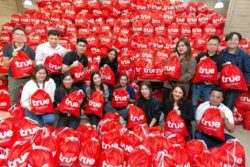 ทรู เชื่อมสัญญาณความห่วงใย เร่งแพ็ก ‘ถุงกำลังใจ’ นับ 1,000 ชุด