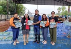 ชมรมจิตสาธารณะ ซีพี ออลล์ ส่งมอบสิ่งของช่วยเหลือผู้ประสบอุทกภัยหาดใหญ่