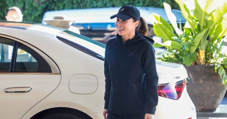 พระราชินี ทรงร่วมฟังการบรรยายสรุป การแข่งขันเรือใบนานาชาติ ภูเก็ตคิงส์คัพรีกัตต้า ครั้งที่ 37