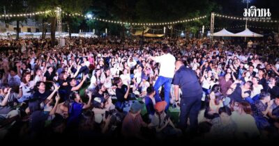 FEED MUSIC x AIS วันแรก คนแน่นมิวเซียมสยาม ส่งต่อไวบ์ดนตรีในสวนสุดอบอุ่น