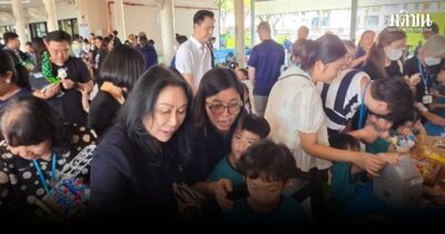 เด็กร.ร.เลิร์นสาธิตพัฒนาฯ เปิดหมวก ระดมทุนช่วยน้ำท่วมภาคใต้