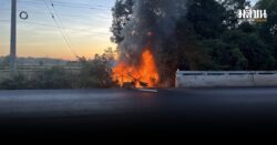 กลับจากงานรับปริญญาหลาน แต่ไม่ถึงบ้าน เก๋งชนราวสะพานในยโสธร ไฟลุกท่วม คลอก 2 ผู้สูงวัยเสียชีวิต