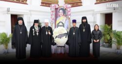 คณะสถานทูตรัสเซียประจำประเทศไทย วางพวงมาลา ถวายอาลัย ‘พระพันปีหลวง’