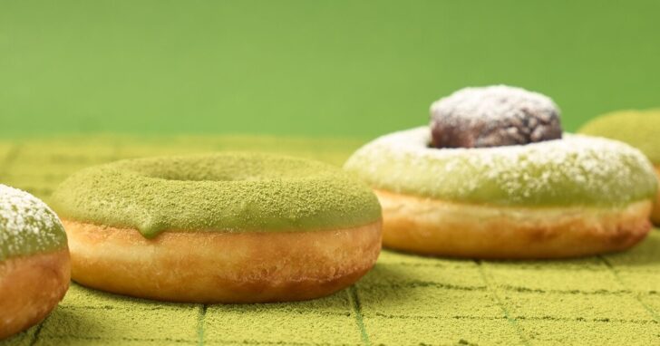 Krispy Kreme Try On! Matcha Doughnuts