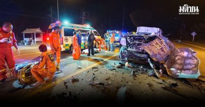 สลด สาวขับกระบะมุดท้ายรถบรรทุกอ้อย รถพังยับ คนขับดับคาที่