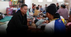 รมช.กลาโหม เยี่ยมศูนย์พักพิงสุรินทร์ ขอปชช.เชื่อมั่นกองทัพ-รบ. ปกป้องอธิปไตยเต็มกำลัง