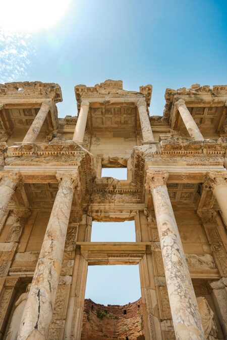 หอสมุดเซลซัส (The Library of Celsus) ภาพจาก pexels