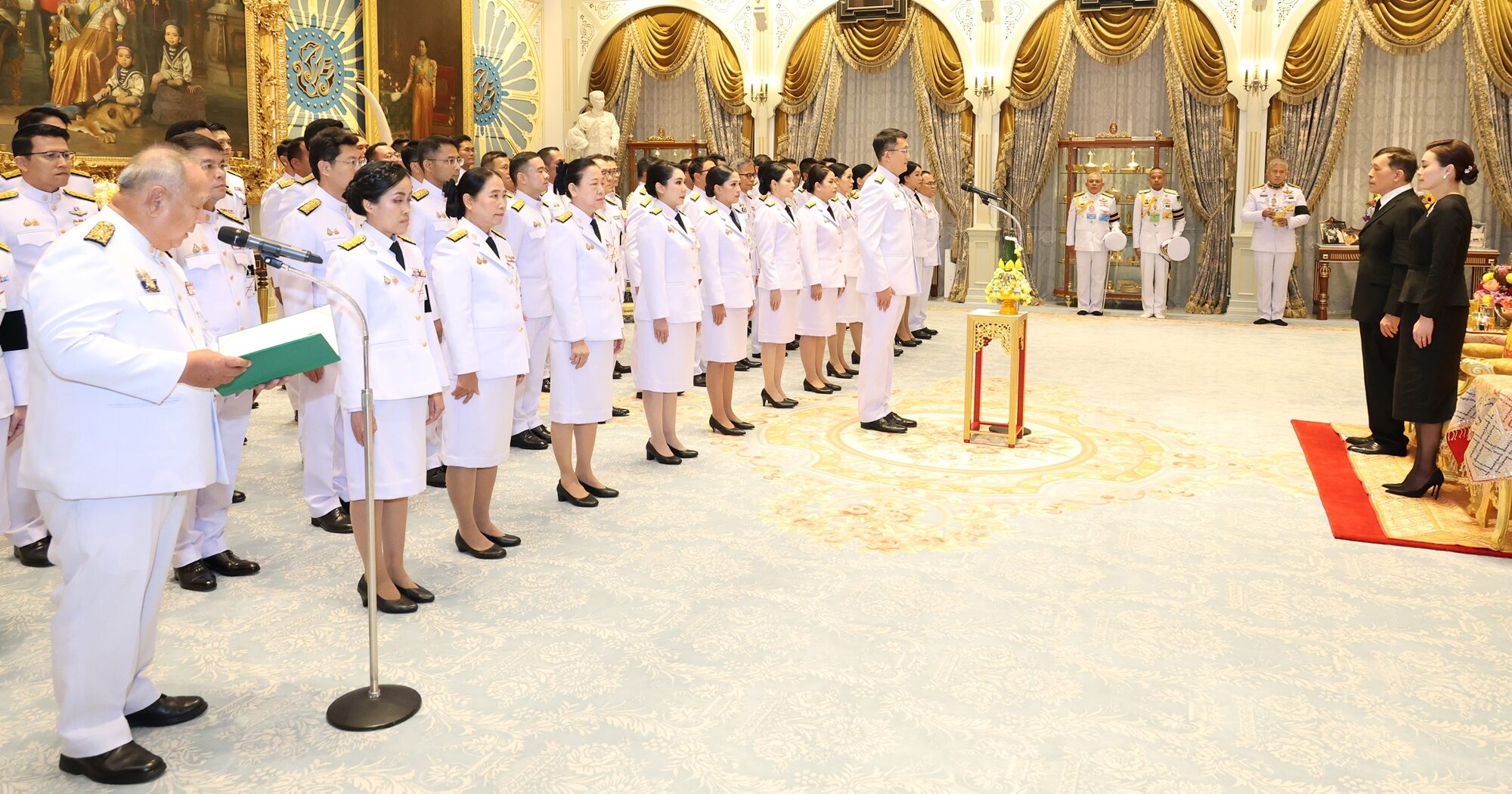 ในหลวง-พระราชินี พระราชทานพระบรมราชวโรกาสให้ตุลาการศาลปกครองชั้นต้น-ผู้พิพากษา เฝ้าฯ ถวายสัตย์