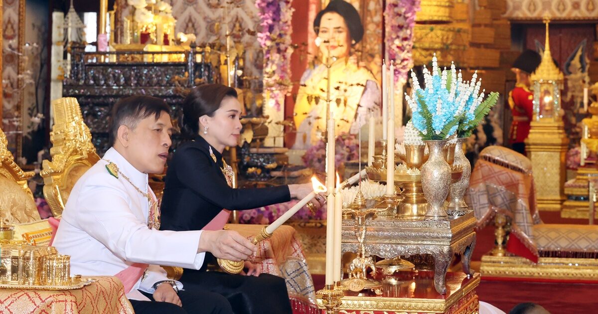 ในหลวง-พระราชินี ทรงบำเพ็ญพระราชกุศลสตมวารถวายพระบรมศพ พระพันปีหลวง ครบ 100 วันสวรรคต