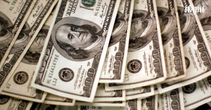 FILE PHOTO: FILE PHOTO: Four thousand U.S. dollars are counted out by a banker at a bank in Westminster