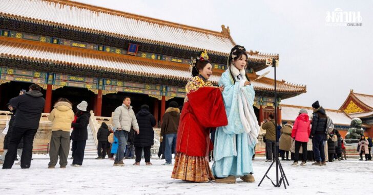 Tourists visit the Forbidden City after snowfall in Beijing
